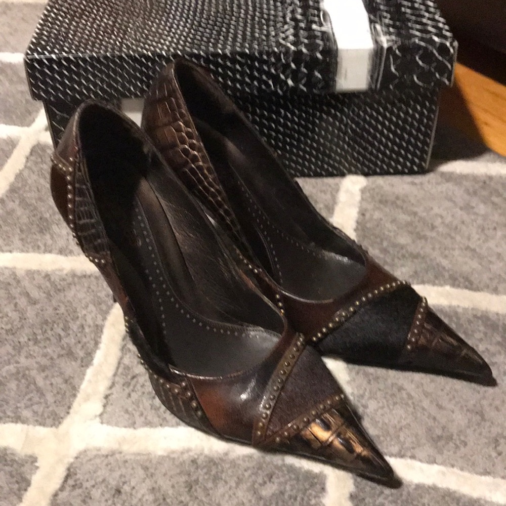 Shoes - Picture 2 of 9